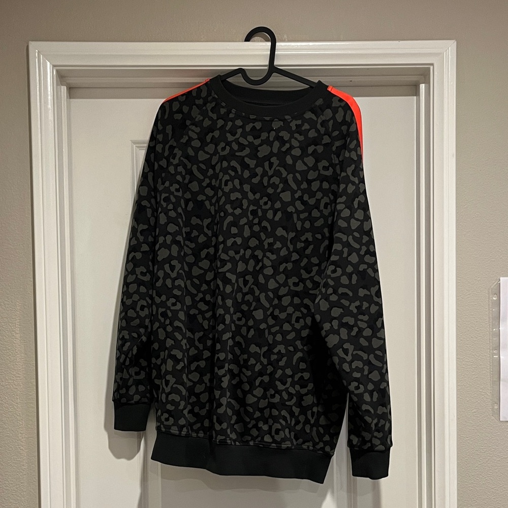 White Fox Boutique Black and Gray Patterned Sweater